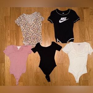 bundle of 5 bodysuits
